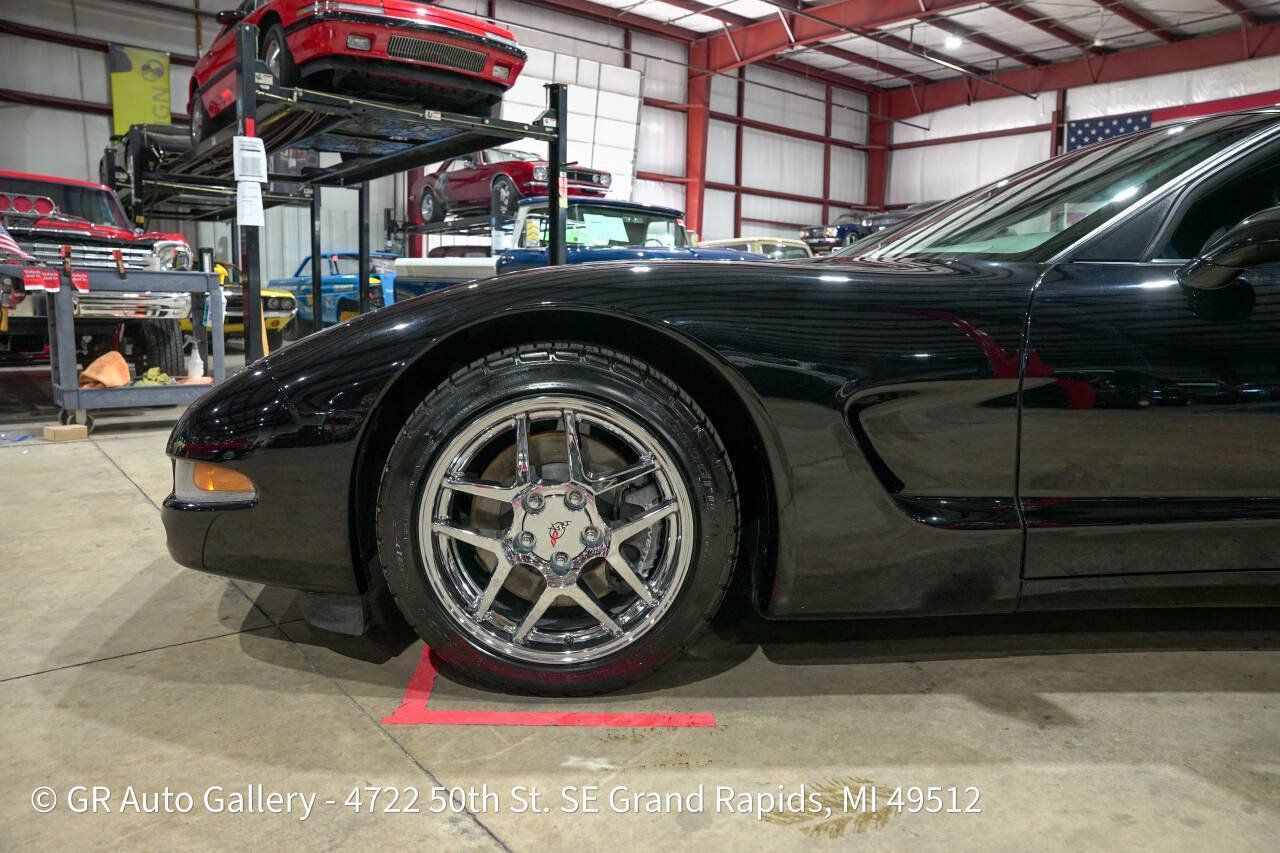 Used 1999 Chevrolet Corvette Coupe RWD image 3