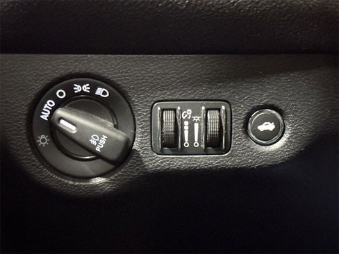 Used 2015 Dodge Challenger SXT Plus image 19