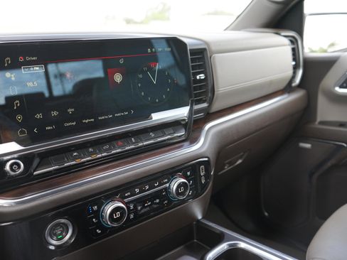 Used 2024 GMC Sierra 1500 SLT w/ SLT Premium Package AWD/4WD image 18