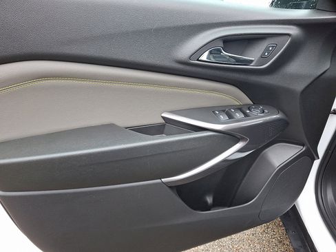 Used 2024 Chevrolet Trax ACTIV w/ Driver Confidence Package image 12