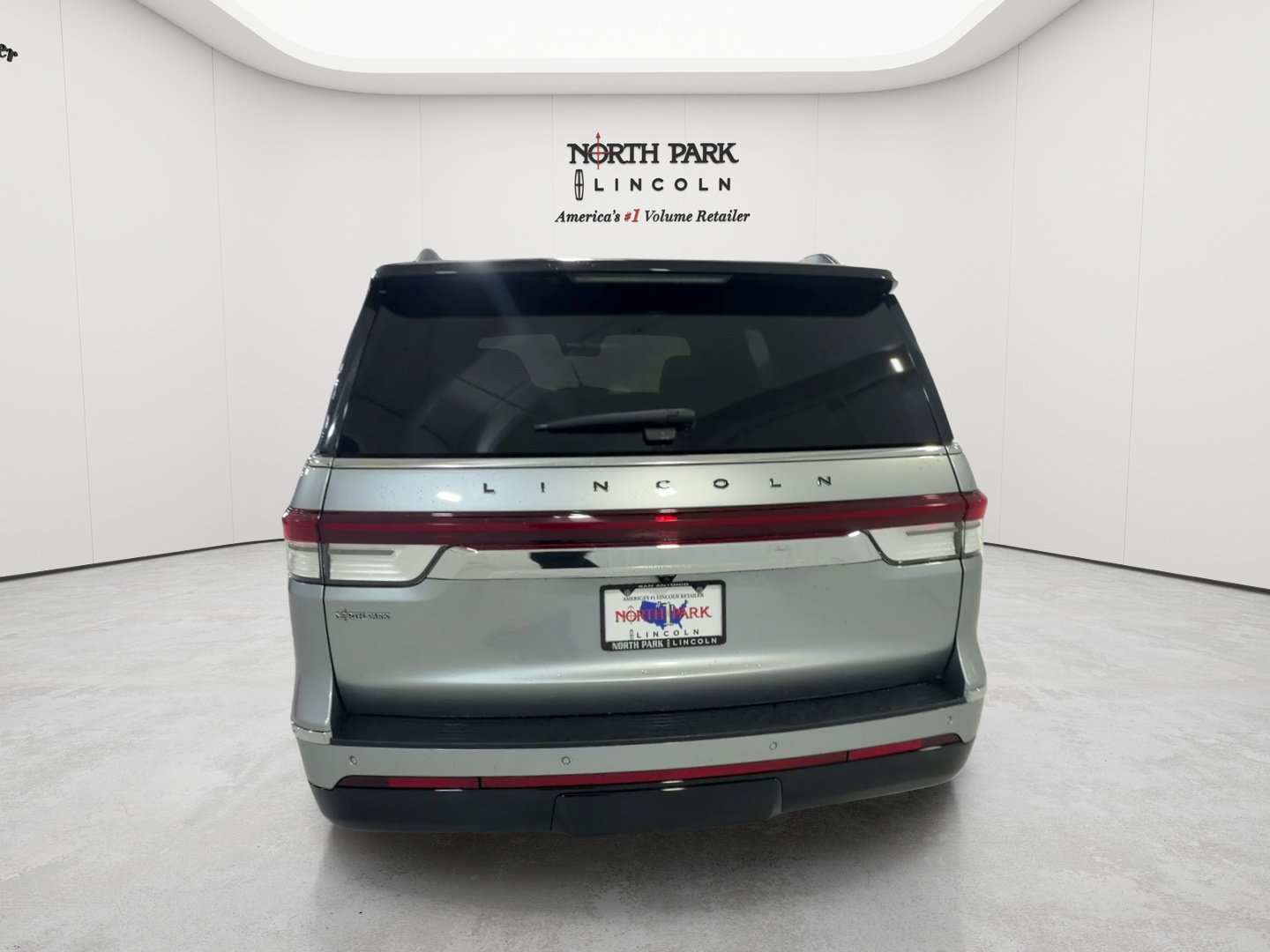 Used 2024 Lincoln Navigator Black Label AWD/4WD image 4