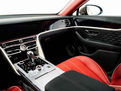 New 2025 Bentley Flying Spur Plug-In Hybrid image 30