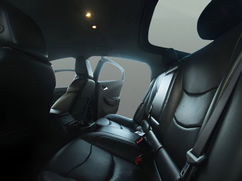 Used 2016 Chevrolet Volt Premier w/ Driver Confidence Package image 12