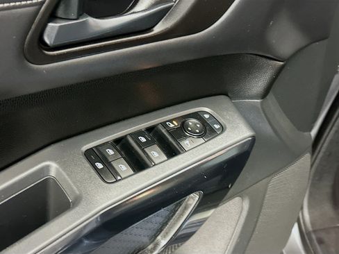 Used 2023 Nissan Pathfinder SV w/ SV Premium Package image 15