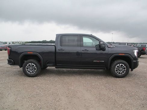 New 2026 GMC Sierra 2500 AT4 w/ AT4 Premium Plus Package AWD/4WD image 3