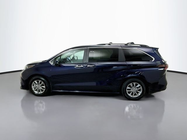 Used 2025 Toyota Sienna XLE w/ XLE Plus Package AWD/4WD image 4