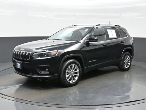 Used 2021 Jeep Cherokee Latitude Lux w/ Comfort/Convenience Group AWD/4WD image 2