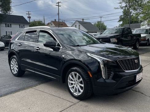 Used 2019 Cadillac XT4 Luxury w/ Cold Weather Package AWD/4WD image 2