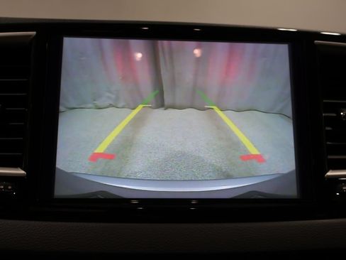 Used 2024 Chrysler Pacifica Touring-L FWD image 29
