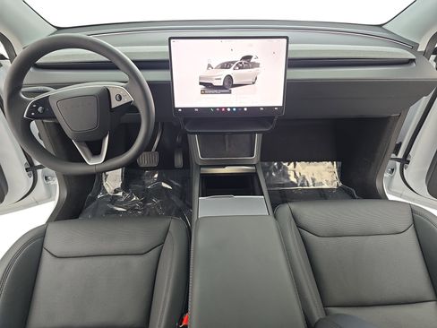 Used 2026 Tesla Model Y Long Range image 9