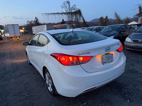 Used 2013 Hyundai Elantra GLS w/ Preferred Pkg image 11