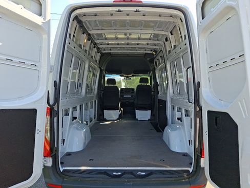 Used 2025 Mercedes-Benz Sprinter 2500 image 27