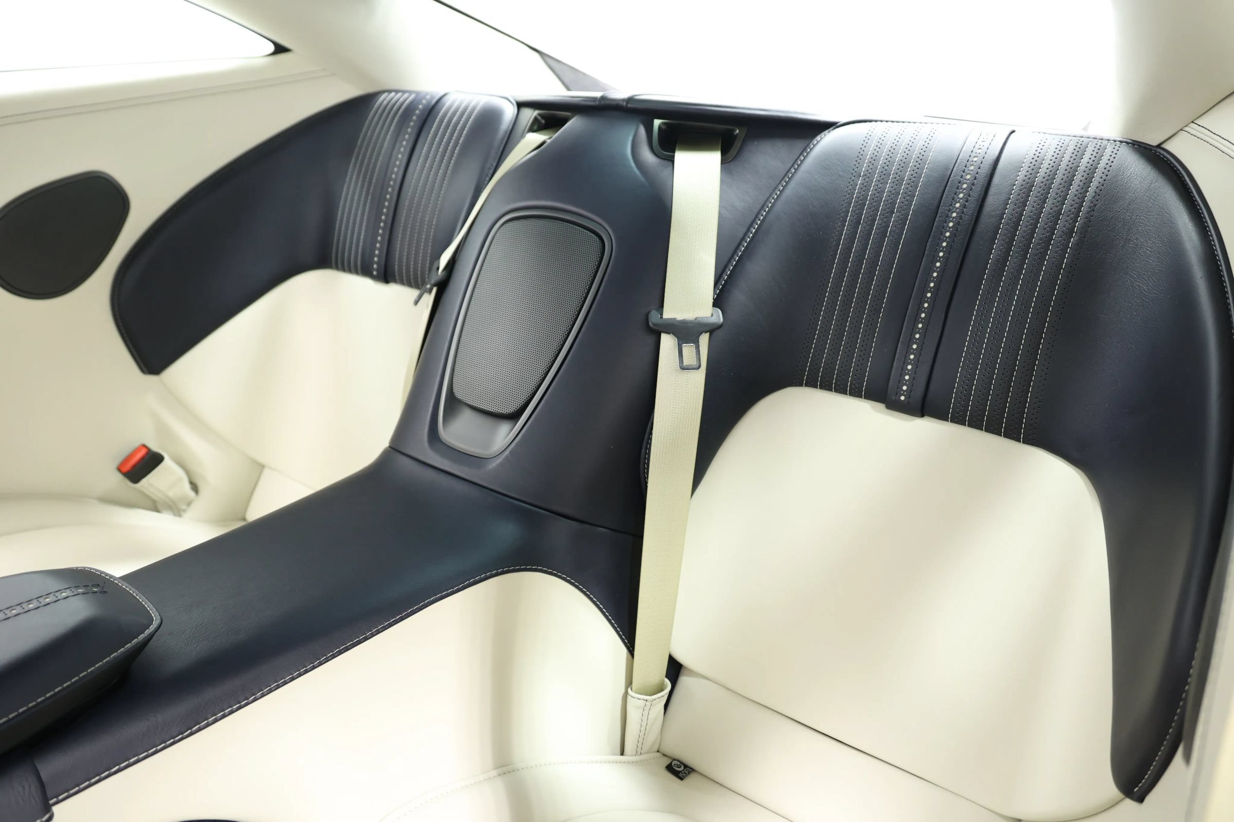 Used 2019 Aston Martin DB11 Coupe RWD image 4