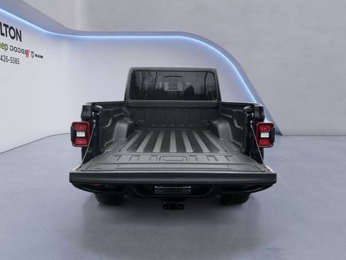 Used 2022 Jeep Gladiator Overland image 19