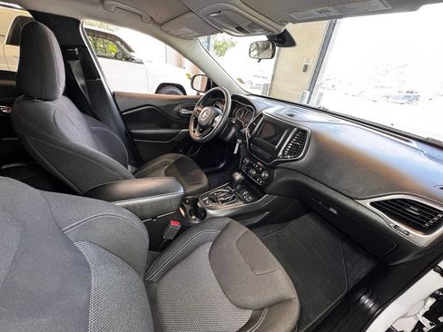 Used 2019 Jeep Cherokee Latitude w/ Popular Appearance Group AWD/4WD image 46