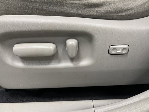 Used 2013 Toyota Highlander Plus image 25