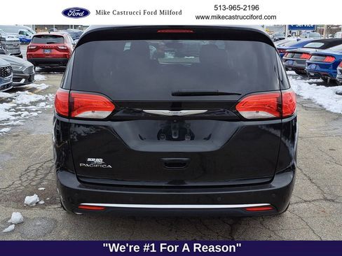 Used 2018 Chrysler Pacifica Touring Plus w/ Tire & Wheel Group image 4