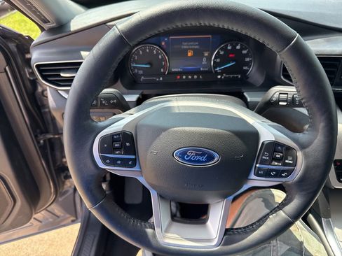 Used 2022 Ford Explorer XLT w/ Equipment Group 202A image 21