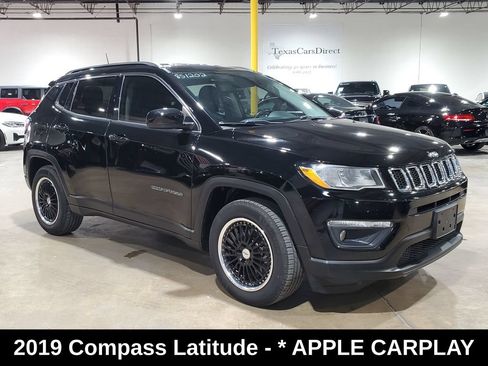 Used 2019 Jeep Compass Latitude FWD image 3