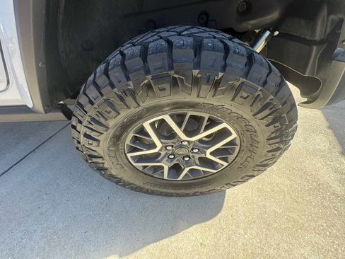 Used 2024 Jeep Wrangler Sahara image 29