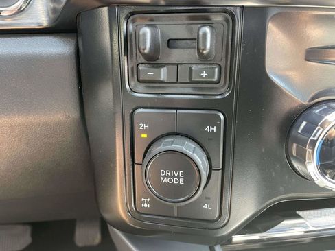 Used 2025 Ford F350 Lariat w/ Lariat Ultimate Package AWD/4WD image 24