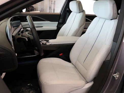 Used 2026 Cadillac Lyriq Luxury AWD/4WD image 7