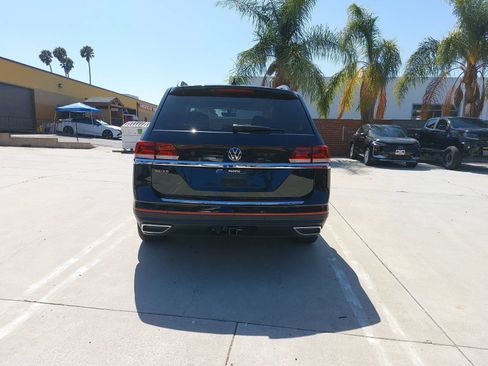 Used 2023 Volkswagen Atlas SE w/ Panoramic Sunroof Package FWD image 6