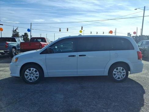 Used 2019 Dodge Grand Caravan SE image 13