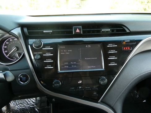 Used 2018 Toyota Camry SE w/ Convenience Package FWD image 16