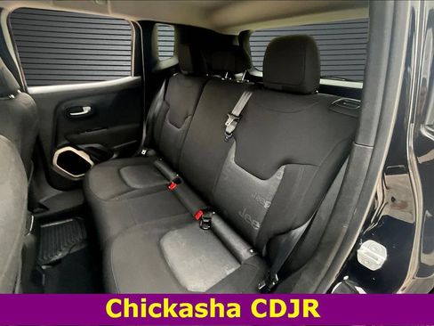 Used 2017 Jeep Renegade Latitude w/ Cold Weather Group image 21