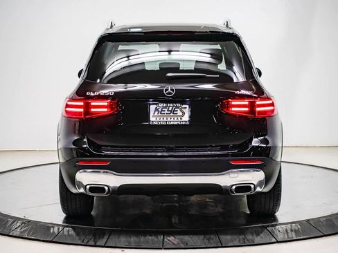 Used 2025 Mercedes-Benz GLB 250 4MATIC image 3