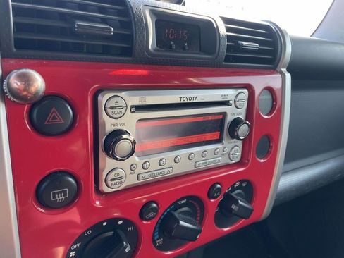 Used 2012 Toyota FJ Cruiser 4WD image 37