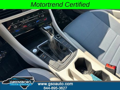 Used 2025 Volkswagen Jetta SE FWD image 29