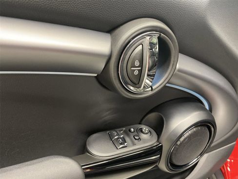 Certified 2024 MINI Cooper SE w/ Signature Upholstery Package image 19