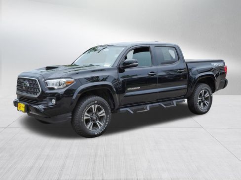 Certified 2018 Toyota Tacoma TRD Sport AWD/4WD image 3