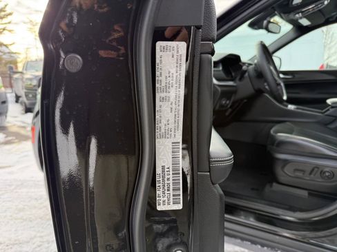 Used 2024 Jeep Grand Cherokee Altitude image 33