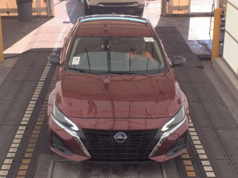 Used 2024 Nissan Altima 2.5 SV image 2