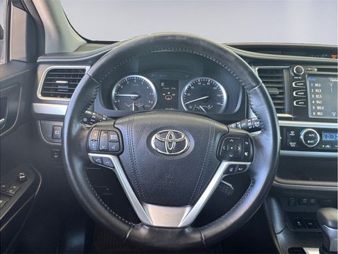 Used 2017 Toyota Highlander XLE FWD image 13