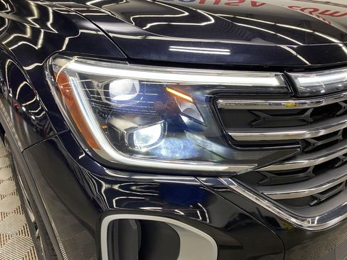 Used 2024 Volkswagen Atlas SE image 3