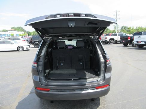 Used 2025 Jeep Grand Cherokee L Limited w/ Black Appearance Package AWD/4WD image 8
