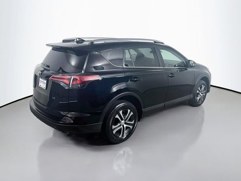 Certified 2018 Toyota RAV4 LE FWD image 7