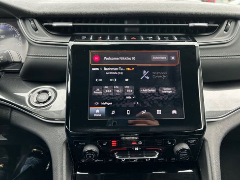 Used 2022 Jeep Grand Cherokee Laredo w/ Luxury Tech Group I AWD/4WD image 27