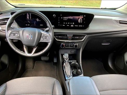 Used 2025 Buick Encore GX Preferred AWD/4WD image 13