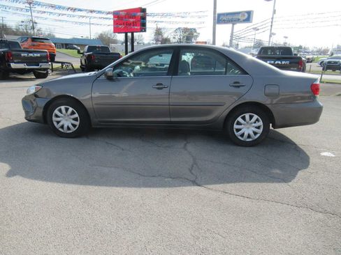 Used 2006 Toyota Camry LE image 2