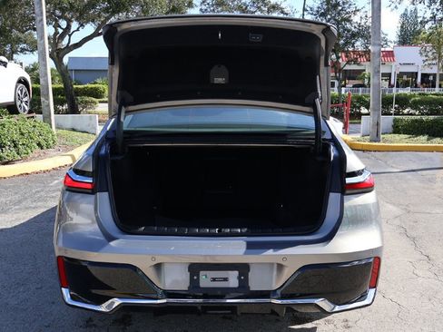 Used 2025 BMW 740i image 23