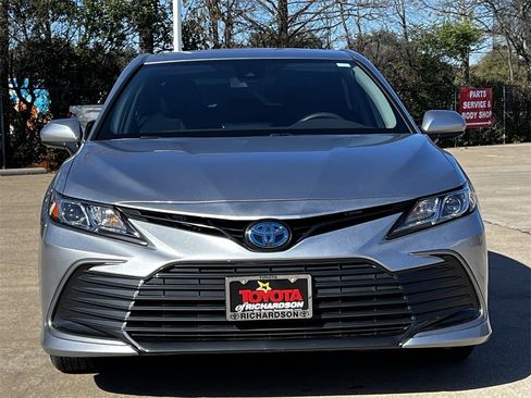 Used 2023 Toyota Camry LE image 6
