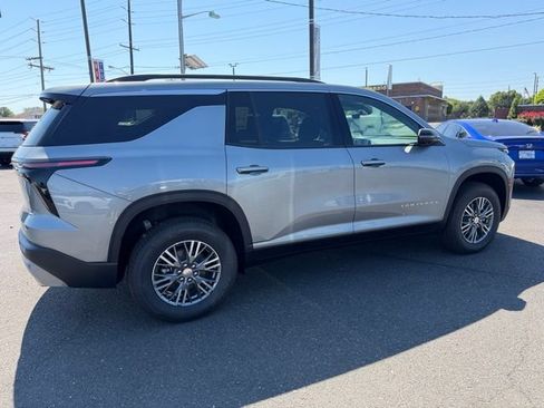 New 2026 Chevrolet Traverse LT w/ Driver Confidence Package FWD image 9