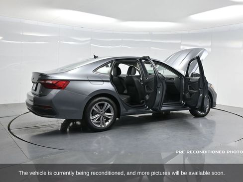 Used 2022 Volkswagen Jetta SE image 4