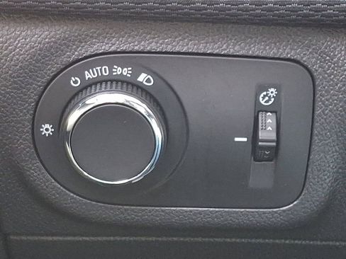 Used 2017 Chevrolet Cruze LT w/ Convenience Package image 24