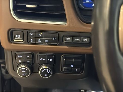 Used 2022 Chevrolet Suburban High Country image 37